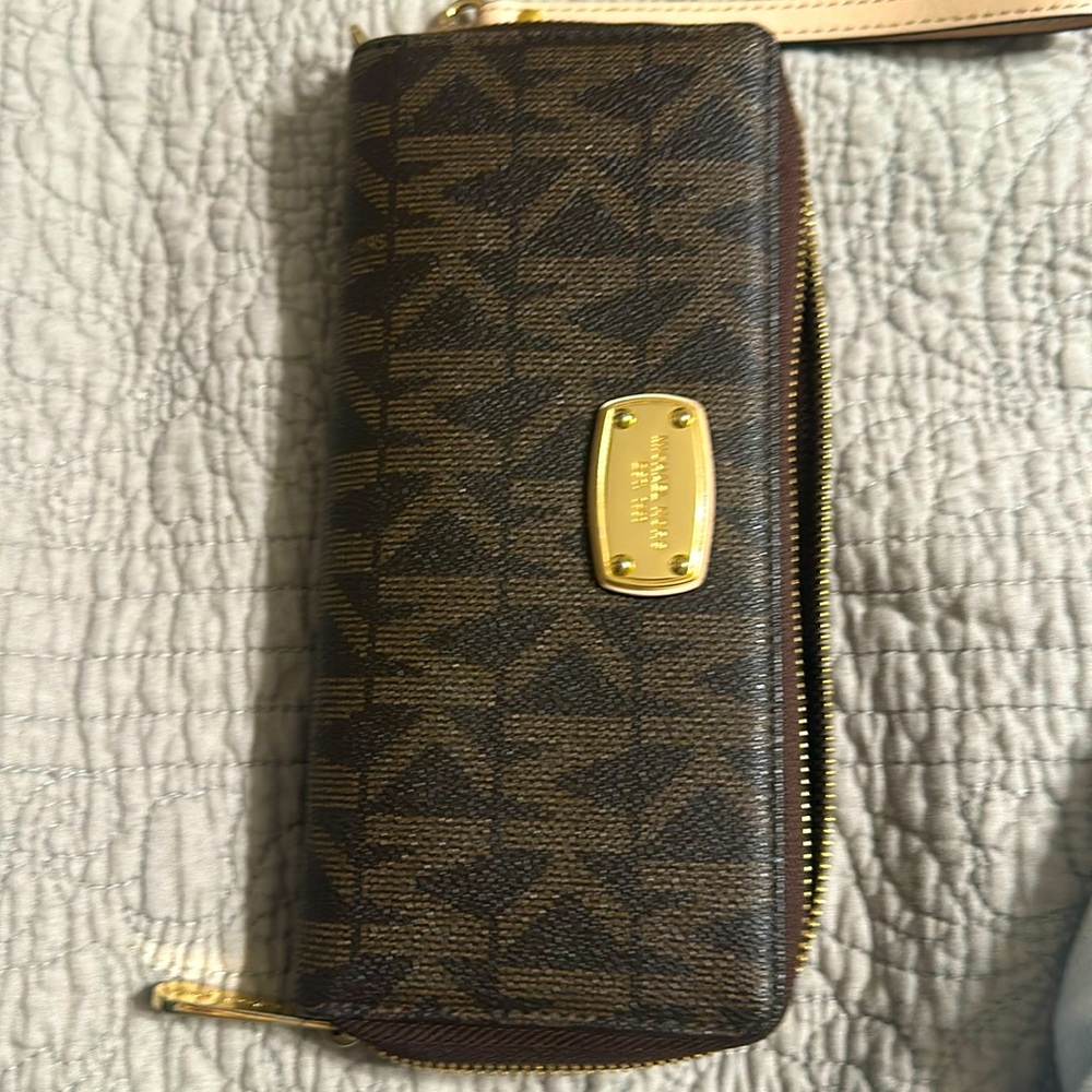 Michael Kors Wristlet wallet